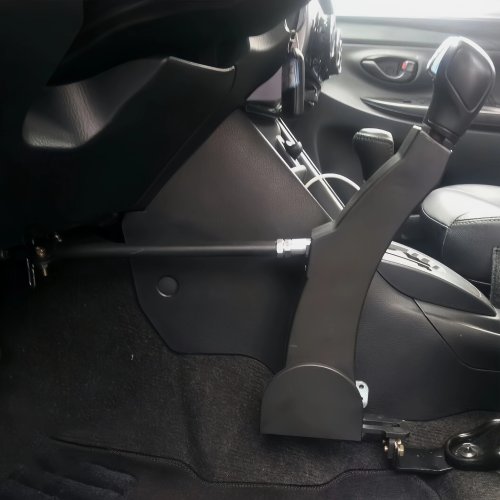Handbedienung für behinderte Fahrer – Gas und Bremse per Hand (Linkslenker)