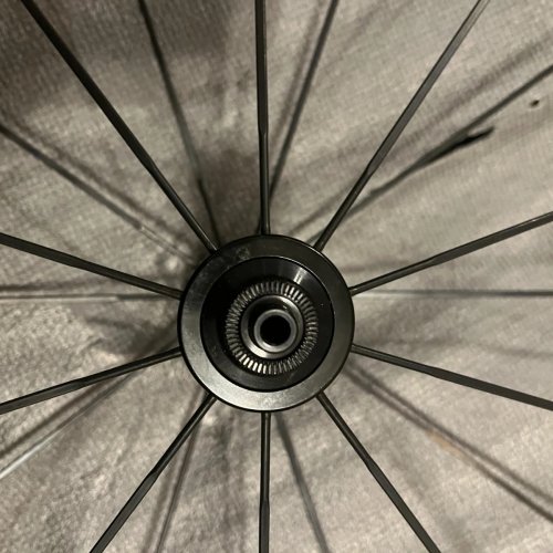 Ruedas de carbono ELITEWHEELS ENT – Acabado UD, listas para tubeless, calidad UCI, niples Pillar, 1423 radios
