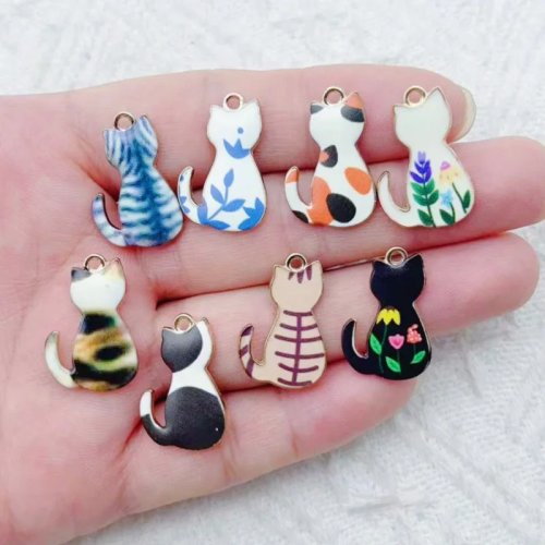 12 ชิ้น จี้แมวการ์ตูนเคลือบอีนาเมล สร้อยคอห้อยโลหะสีทองน่ารัก สำหรับทำเครื่องประดับ DIY สร้อยคอ กำไล