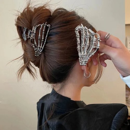 Retro Y2K Skull Shaped Hair Claw Clip - Solid Color Women's Ponytail Stabilizer Halloween Accessory for Daily Use