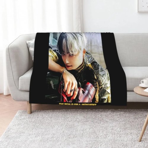 Hongjoong Ateez Throw Blanket – Cute Shaggy Decorative Sofa Blanket for Anime and Camping