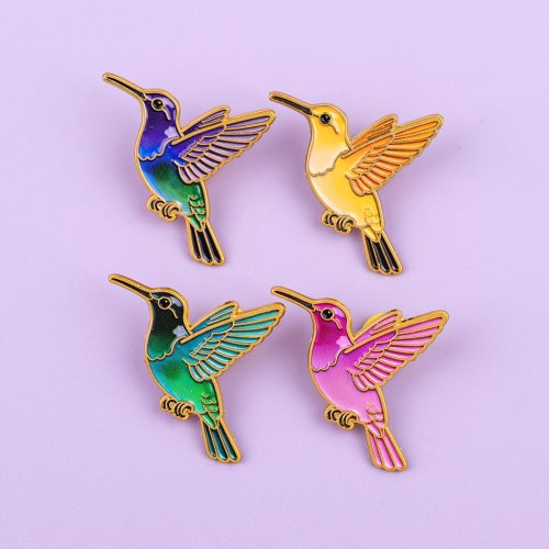 4 Stück bunte Kolibri Emaille Anstecknadeln, Cartoon Vogel Broschen für Mantel, Damen Broschen, Mode Revers Anstecker, Schmuck Geschenk für Freunde