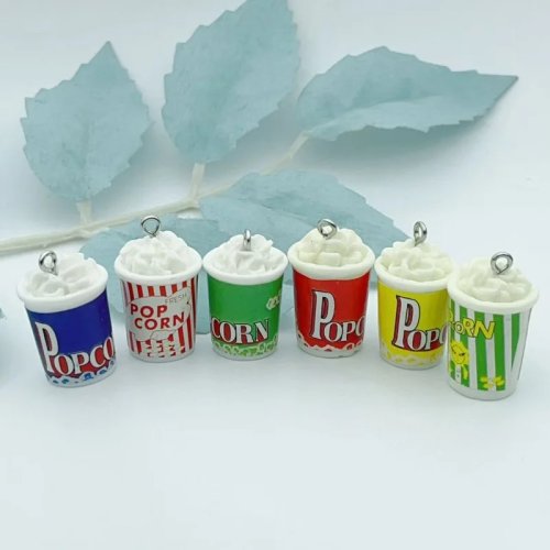 10 pièces de breloques en résine mini gobelet de pop-corn, pendentifs alimentaires simulés colorés pour porte-clés et accessoires de bijoux faits main DIY