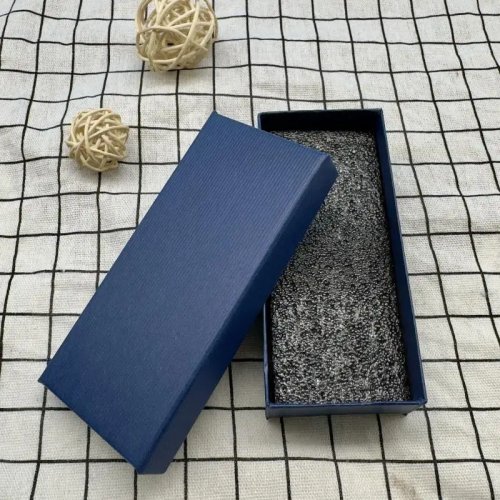 Veelkleurige rechthoekige cadeaudozen van stevig papier met deksels voor sieraden en kleine cadeautjes – voor retail en persoonlijk gebruik