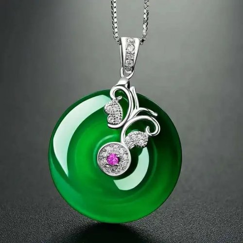 Ciondolo a Farfalla in Giada Hetian Verde Naturale - Collana Portafortuna, Amuleto in Giadeite Cinese, Bigiotteria Moda, Regalo per Donna