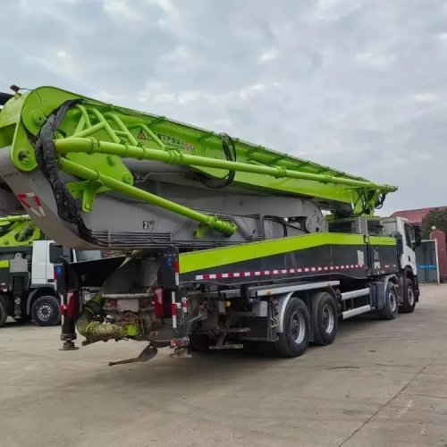 Camion pompe à béton avec flèche de 63m à vendre