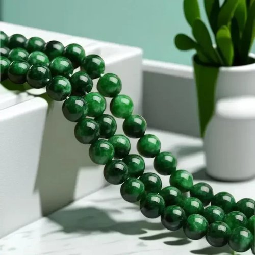 Natürliche grüne Jade-Perlen für Schmuckherstellung - DIY Charms & Amulette, geschnitzte Smaragdsteine, luxuriöses Designer-Geschenk
