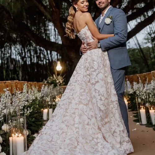 High-End Custom Strapless Wedding Dress with Lace Appliques & Floral A-Line Silhouette