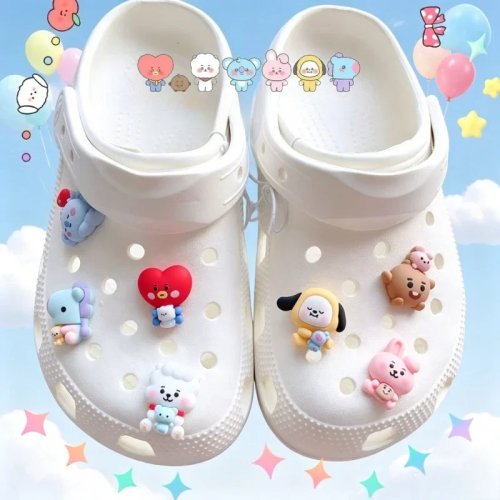 BT21 การ์ตูนน่ารัก จี้รองเท้า คาวาอี้ DIY ตกแต่งรองเท้า 3D อุปกรณ์เสริมถอดได้ สินค้าอนิเมะสำหรับแฟนๆ ขายส่ง