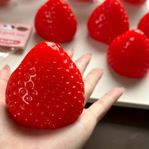 大きないちごスクイーズ – 柔らかいフルーツフィジェットトイ ストレス解消 子供向け パーティーギフト ハロウィン クリスマス