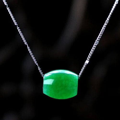 Collar con Colgante de Jade Verde Natural Incrustación de Jade Malayo en Plata 925 para Mujer, Cadena Gratis Regalo