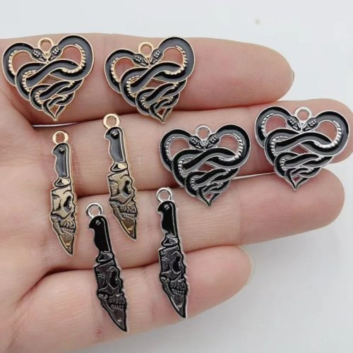 10 Stk. Halloween Dark Couple Totenkopf Anhänger – DIY Legierung Schmuck Accessoires für Halskette, Ohrringe & Schlüsselanhänger