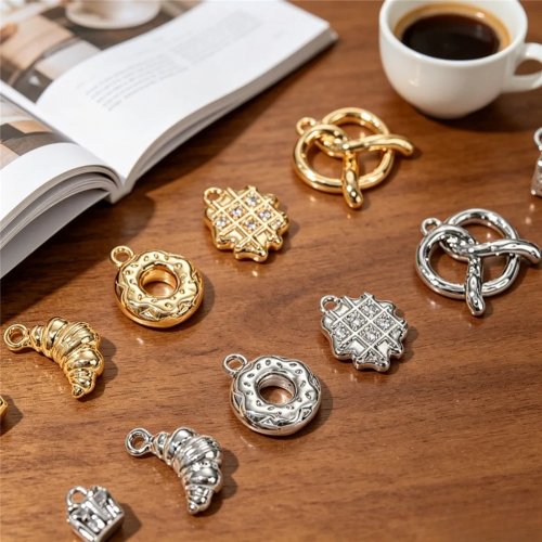 Mặt dây chuyền Donut Bánh Mì Phô Mai Mini Dễ Thương - Đồng Thau Mạ Vàng 14K, Phụ Kiện Treo DIY Thủ Công Kawaii