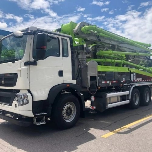 43m LKW-Montierte Betonpumpe mit Ausleger für Aquarien- und Schwimmbadbau – Schwerlastgerät zum Verkauf