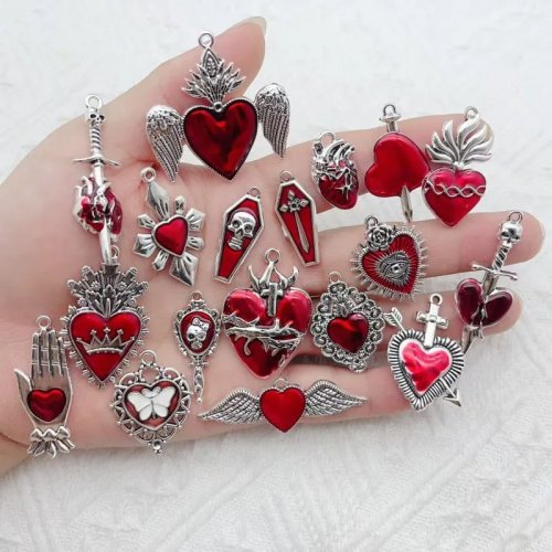 10 peças Pingente Gótico Exagerado Coração Cruz Espada para DIY Pulseira Colar
