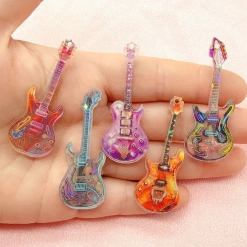 10 Stück Acryl Gitarren-Anhänger für DIY Schlüsselanhänger & Ohrringe - Bastelzubehör