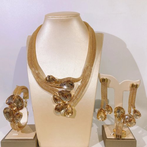 Set Perhiasan Wanita Lapis Emas – Kalung, Anting, Gelang dengan Batu Kristal untuk Pesta & Pernikahan Mewah