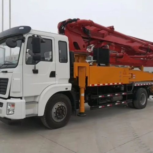 Mini Pompe à Béton Montée sur Camion - Prix d'Usine, en Stock pour Auto-construction Rurale et Petits Projets de Villas