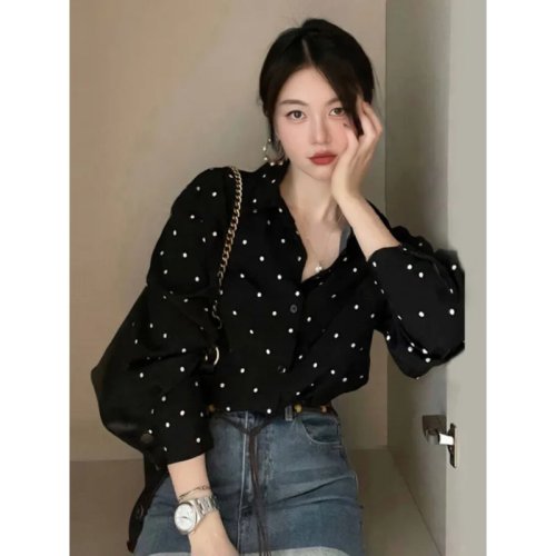 Damesblouse lange mouwen zwart-wit stippenprint klassieke kraag losse pasvorm