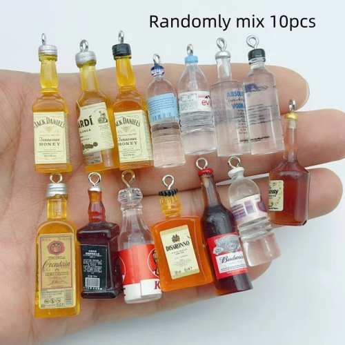 10 Peças Mistura Aleatória Mini Garrafas de Licor em Resina, Simulação Garrafa de Bebida Pingente, DIY Bijuteria Feita à Mão, Acessórios Porta-chaves