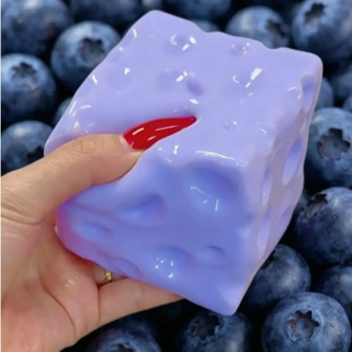 Novo Brinquedo Squishy Bolo de Queijo com Mirtilos – Bola Antiestresse Macia de Retorno Lento para Alívio de Stress e Pressão dos Dedos