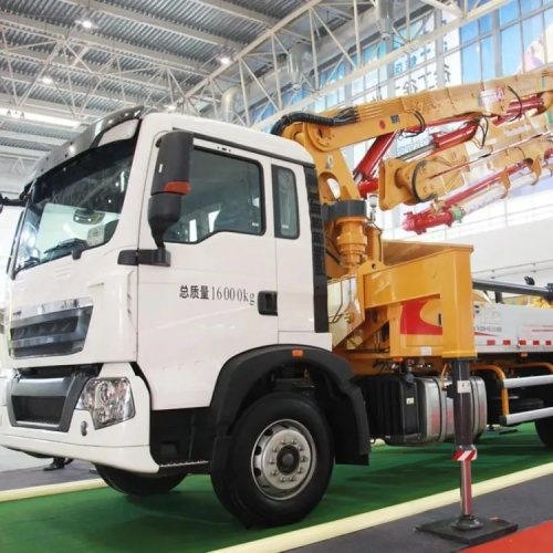 37m Truck-Mounted Diesel Concrete Pump, Mini Concrete Machinery with 1-Year Warranty