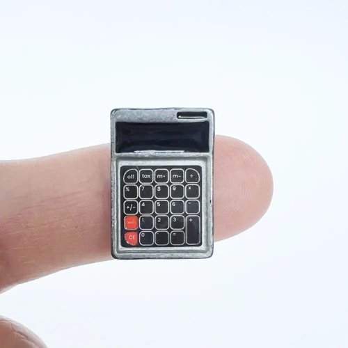 Calculadora em miniatura para casa de bonecas 1:12 – Acessório de mobiliário criativo e fofo
