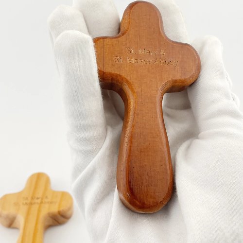 Croce Comfort in Legno d'Ulivo da Tenere in Mano - Croce da Preghiera Incidibile, Regalo Religioso Tascabile per Cristiani