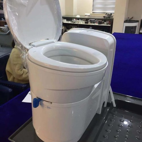 RV Travel Trailer Rotating Cassette Toilet with Black Waste Tank W5000