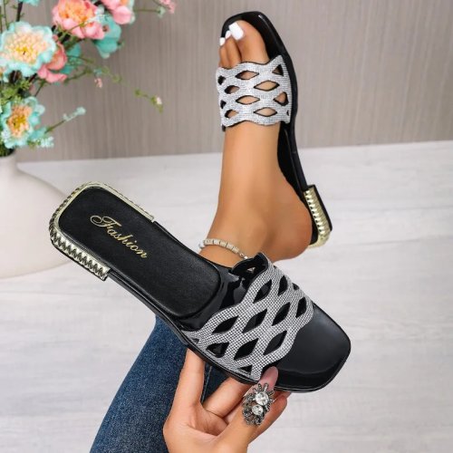 2026 Summer New Women's Flat Sandals Luxury Rhinestone Designer Slippers Ladies Comfortable Outdoor Holiday Beach Flip-Flops