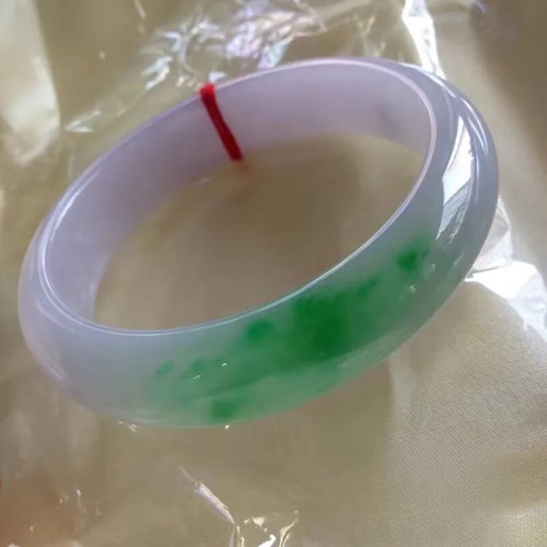 Vòng tay ngọc Jadeite màu xuân, loại băng, tím với vân xanh, ba màu