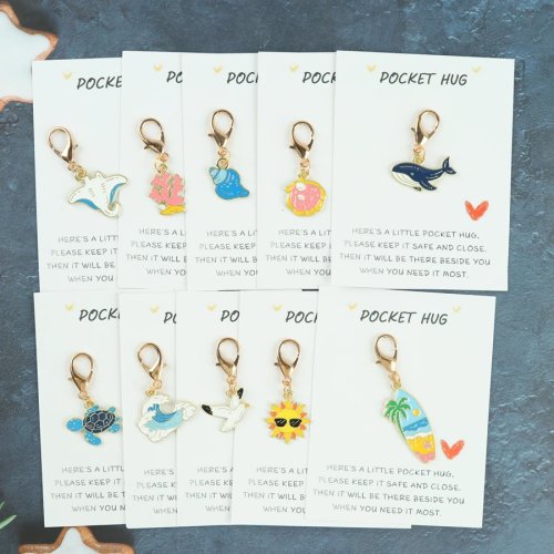 10-teiliges maritimes Schlüsselanhänger-Set mit Meerestieren: Meeresschildkröten, Möwen, Wale, Muscheln - Taschenformat