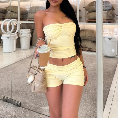 Girl Exquisite Clothes Store