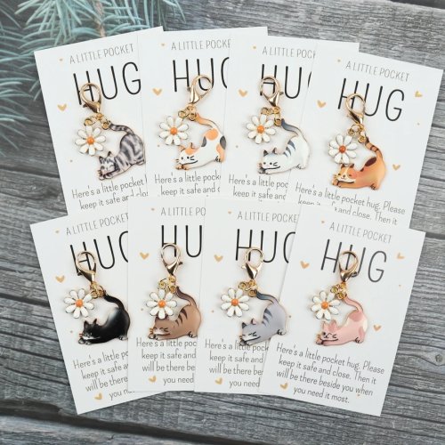 Llavero de gato de dibujos animados con tarjeta de felicitación de abrazo de bolsillo, llavero de mascota, colgante para llaves del coche, regalo para amantes de los gatos, para cumpleaños, fiestas y reuniones