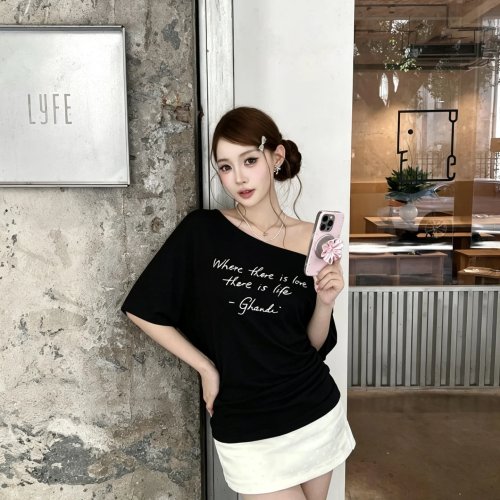 Playera de Mujer Un Hombro Nudo Twist Blanca Holgada Estampado Letras Manga Corta Verano
