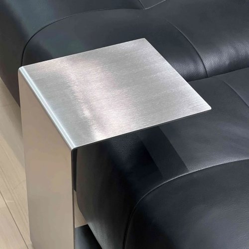 Mesa auxiliar minimalista italiana de acero inoxidable cepillado en forma de C, mesa esquinera de sofá de lujo ligero para pisos pequeños