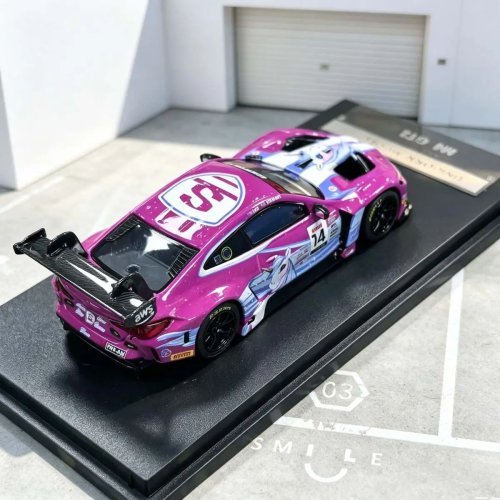 Carro modelo diecast Unicorn Model 1:64 M4 GT3 para colecionadores adultos