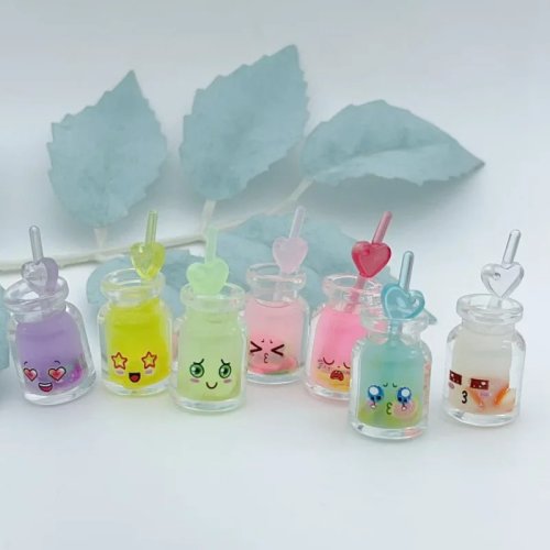 10 ชิ้นจี้เรซินรูปขวดน่ารักขนาดเล็ก หลากสี สำหรับ DIY สร้อยข้อมือ สร้อยคอ พวงกุญแจ ทำเครื่องประดับ