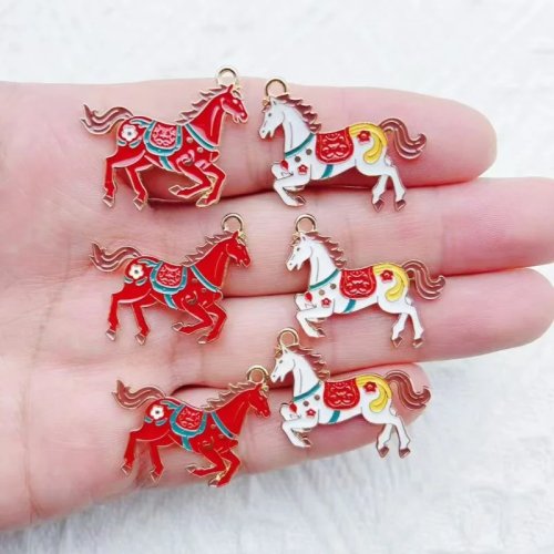 10 pezzi Zodiaco Cinese Cavallo DIY Accessori per Gioielli Ciondolo in Lega Smalto Portachiavi Portafortuna Anno del Cavallo Ingrosso