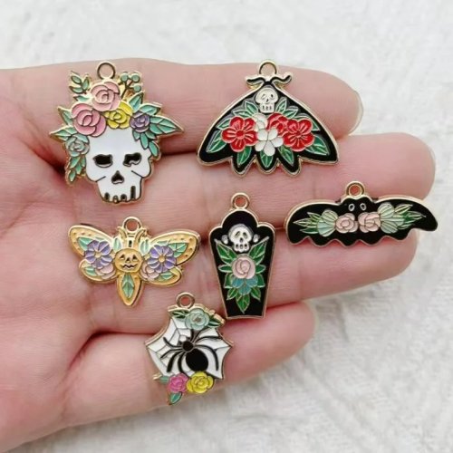 10 pzas. dijes de Halloween mezclados – rosa, calavera, murciélago, mariposa, araña, esmalte y aleación para DIY en aretes y collares