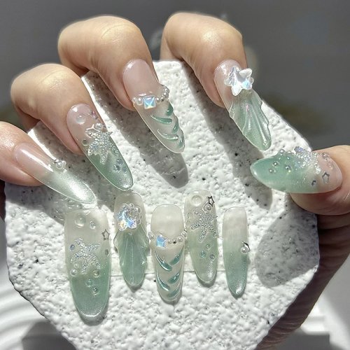 10 ชิ้นเล็บปลอมติดเอง Summer Ocean Waves – เล็บปลอมทรงรีสีเขียวยาวเอฟเฟกต์ fishtail กลิตเตอร์ cat eye และดาว ลาย nail art cottagecore ทำมือ