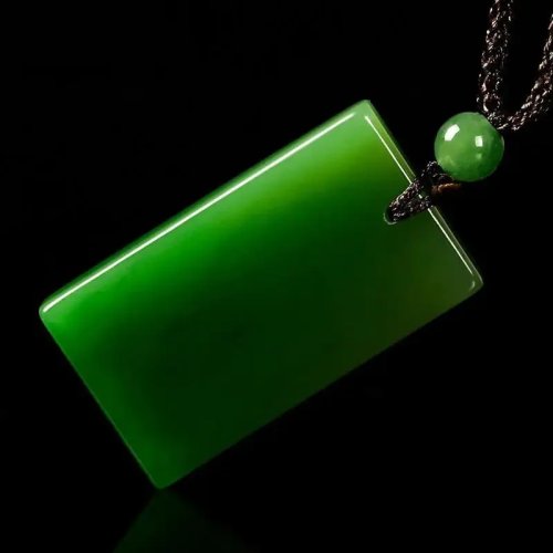 Naturalny wisiorek z jadeitu w kształcie prostopadłościanu dla mężczyzny, naszyjnik z designerskim charm z zielonego jaspisu, biżuteria z kamienia, prezent