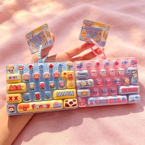 Gantungan Kunci Keycap Fidget 26 Tombol – Mainan Keyboard Clicker Anti Stres, Hadiah Pesta Kartun