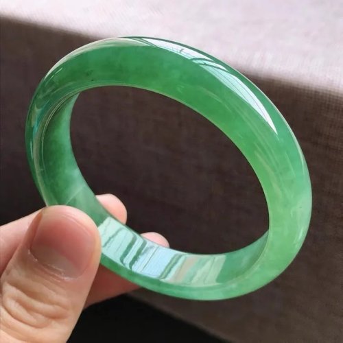 Bracciale in giadeite birmana naturale, bracciale rigido in giadeite verde, bracciale verde ghiaccio full green, bracciale rigido in giadeite verde brillante, per signora elegante