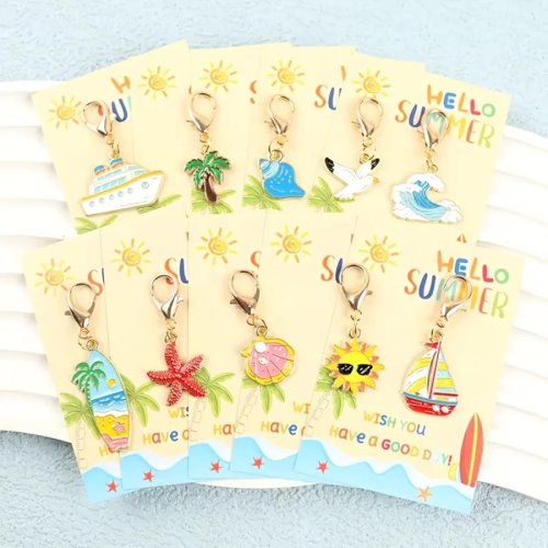 10個セット 2Dキーホルダー 夏テーマ – クルーズ船・ヤシの木・サーフボード付き Hello Summerカード入り バッグや旅行、友達への可愛いお土産ギフト