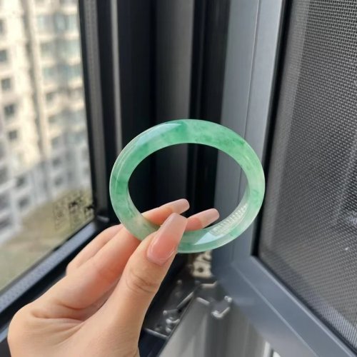 Clear Ice-Texture Jadeite Bracelet with Floating Floral Patterns – Single Dragon Jade Bangle