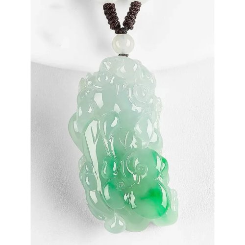 Mặt dây chuyền ngọc bích băng, Tỳ Hưu ngọc xanh nhạt, Ngọc bích Miến Điện