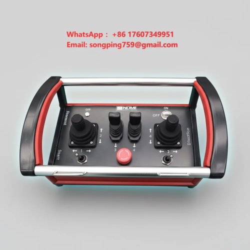 Radiocomando industriale con 4 leve joystick, IP65/IP66, portata 500 m, display LCD, batteria da 36 ore