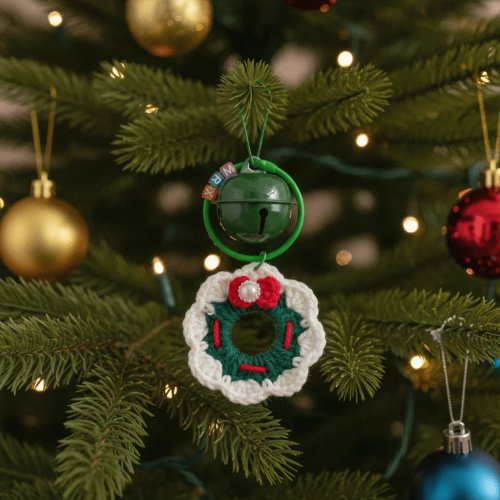 Handgefertigter gestrickter Weihnachtsanhänger mit Glocke, weicher Mini-Garnanhänger für Tasche & Fotorequisiten