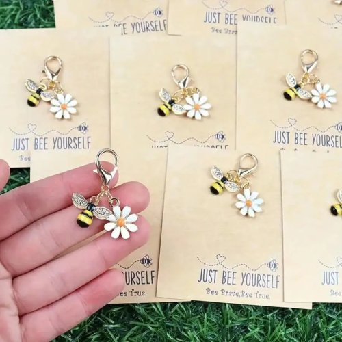 1/5 Set 'Just Bee Yourself' Aufmunterungskarte mit Biene & Gänseblümchen Schlüsselanhänger, süßer inspirierender Taschenanhänger, Geburtstagsgeschenk
